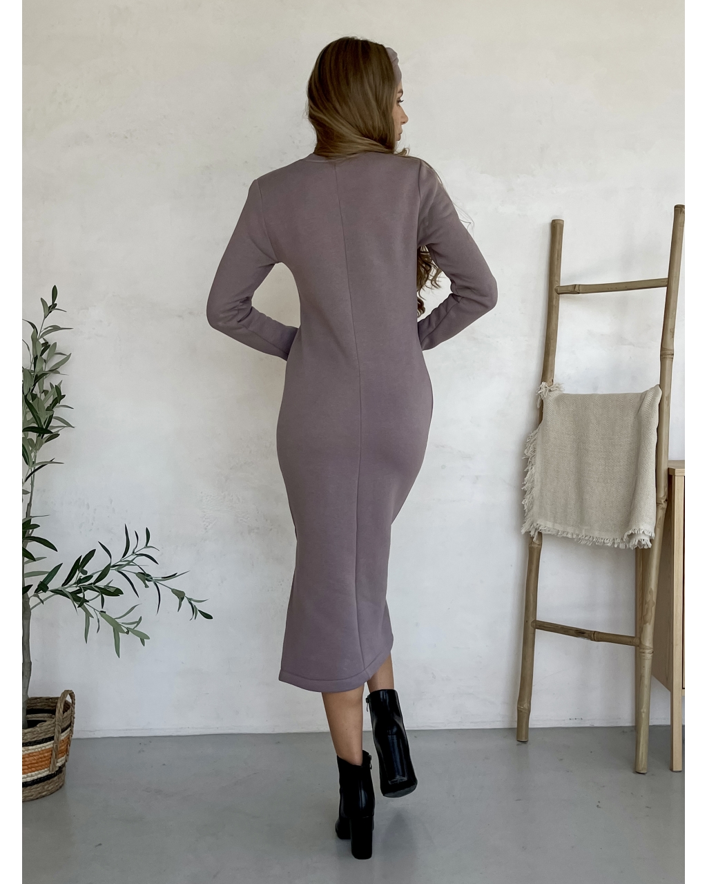 Повседневное теплое зимние платье на флисе ниже колена бежевый Merlini Валанс 700001026