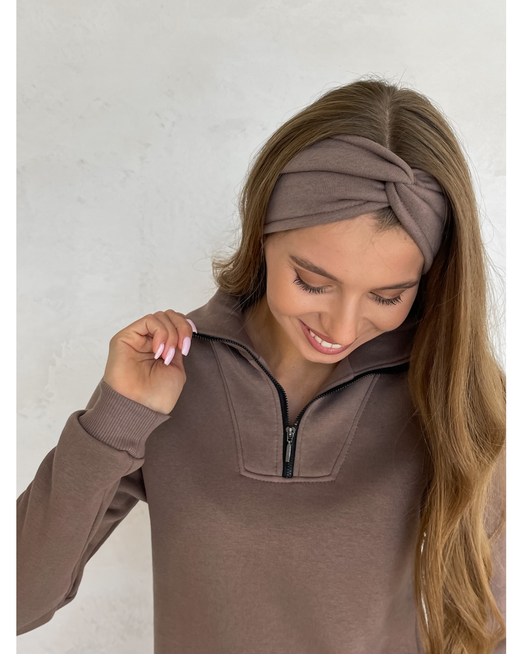 Зимнее теплое платье на флисе ниже колена на молнии бежевый Merlini Антони 700001044