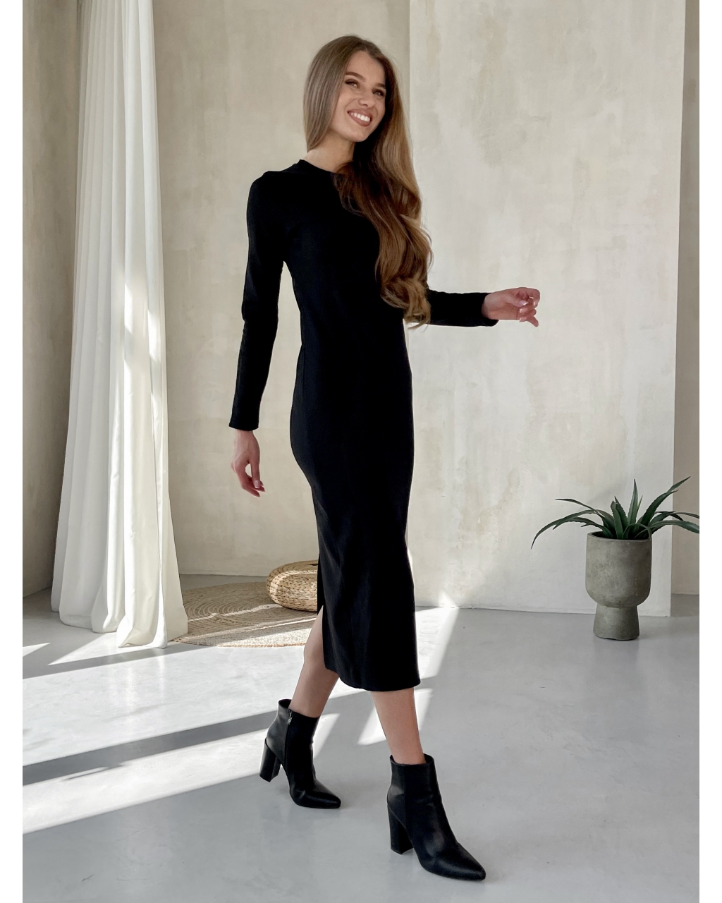 Теплое длинное платье в рубчик на флисе черное Merlini Шамбери 700001061