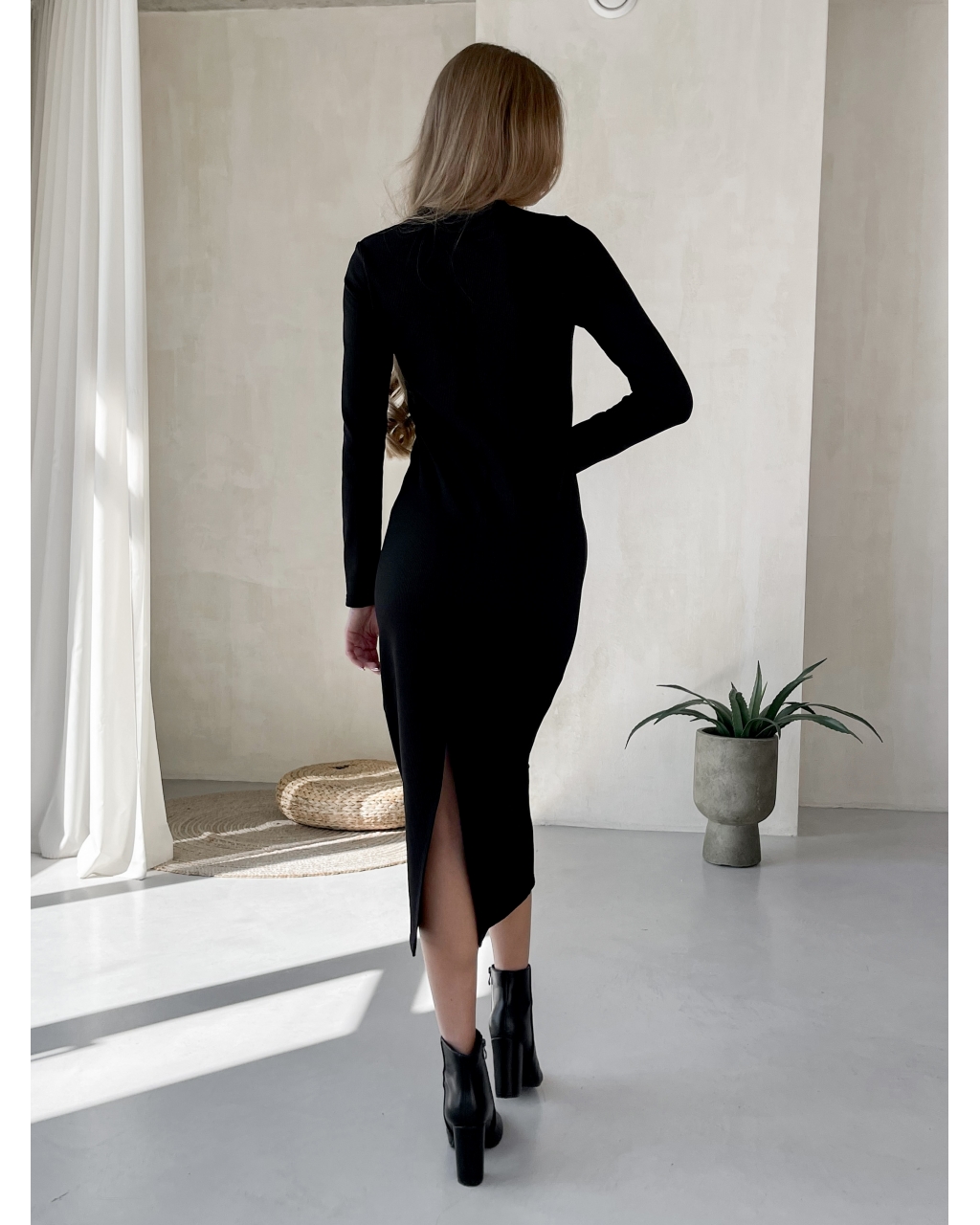 Теплое длинное платье в рубчик на флисе черное Merlini Шамбери 700001061