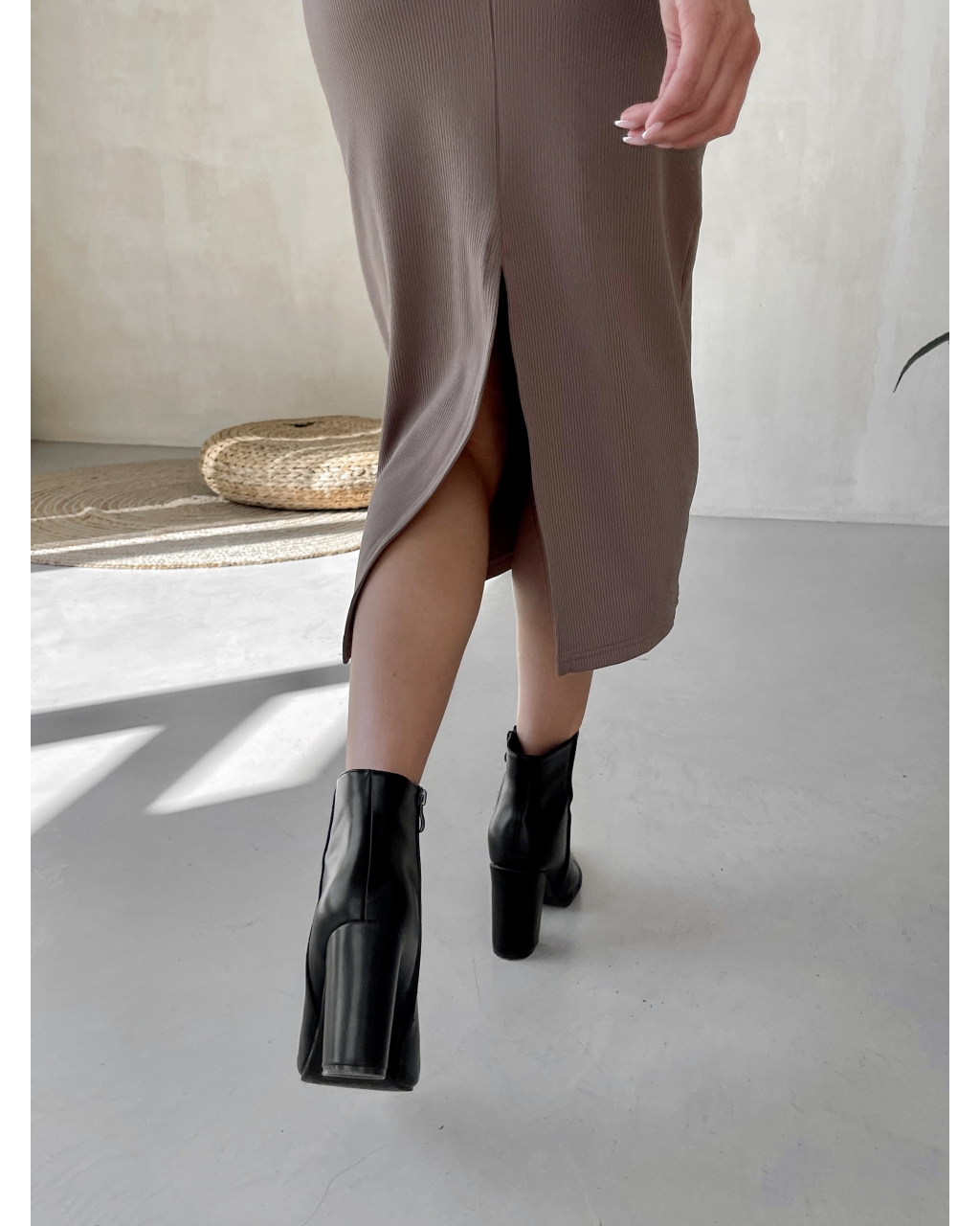 Теплое длинное платье в рубчик на флисе бежевое Merlini Шамбери 700001062