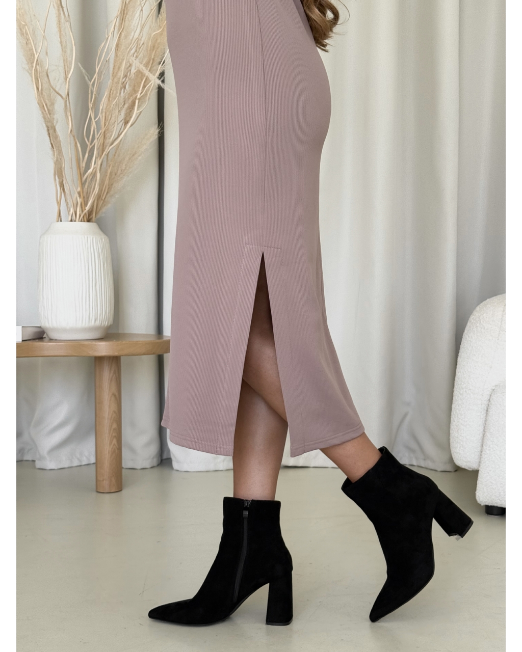 Свободное теплое длинное платье в рубчик на флисе бежевое Merlini Мартен 700001102