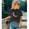 Жіноча чорна футболка з гербом і квітами Mishe 21100011