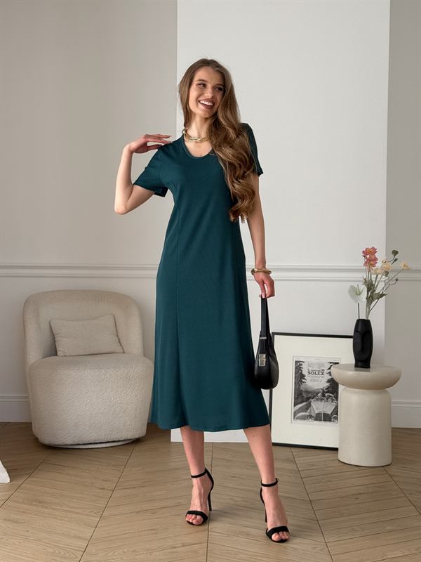Зелёный цвет: Длинное платье-футболка в рубчик зелёное Zara